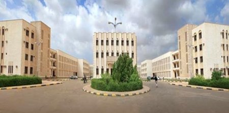 أكاديمي يتعرض للظلم والتمييز في جامعة عدن يخاطب رئيس الجامعة