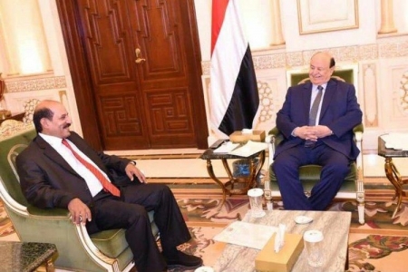 بن مبارك والعليمي يمنعان رئيس الاستخبارات العسكرية من مقابلة الرئيس هاديشش
