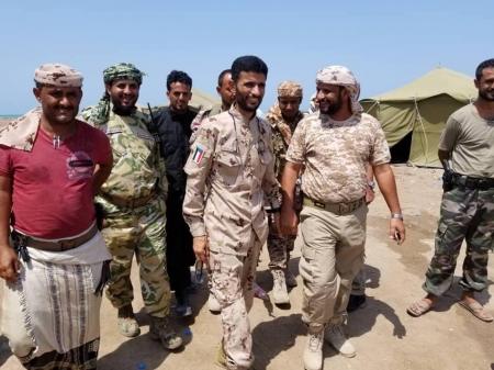 العميد أبو اليمامة يزور جبهة الحديدة ويلتقي باللواء هيثم والقيادات العسكرية الجنوبية