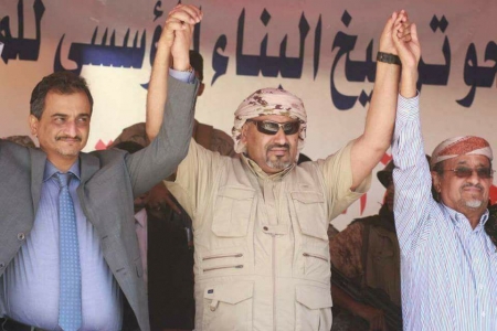 بأموال الجياع : إعلام الشرعية يزور بيان كاذب عن قيادات عليا في المجلس الانتقالي