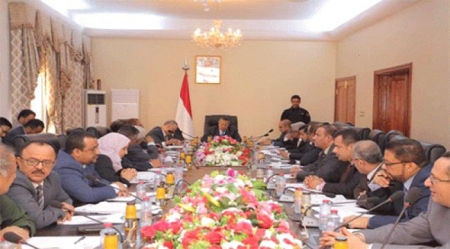 بيان الإنتقالي يدخل حكومة بن دغر في حالة استنفار غير معلنة