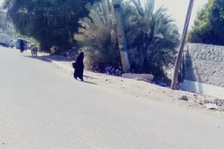 أمام قاعدة بدر العسكرية.. جنود يتحرشون بطالبات الجامعة في خور مكسر بعدن