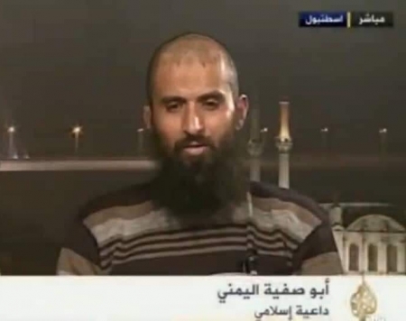 الشرعية تشكل لجنة للدفاع عن الإرهاب في شبوه وتلتقي مع المقاتل في سوريا الداعشي ‘‘صلاح باجبع‘‘