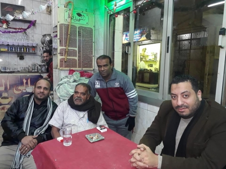 مقهى ليالي ‘‘الشمندورة‘‘ ملتقى الحضارم في القاهرة