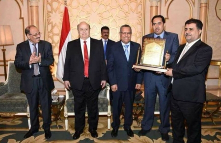 محلل سياسي : مخرجات الحوار اليمني ولدت ميتة وعلى شرعية الفنادق ألاّ تتعلق باوهام غير قابلة للتحقيق